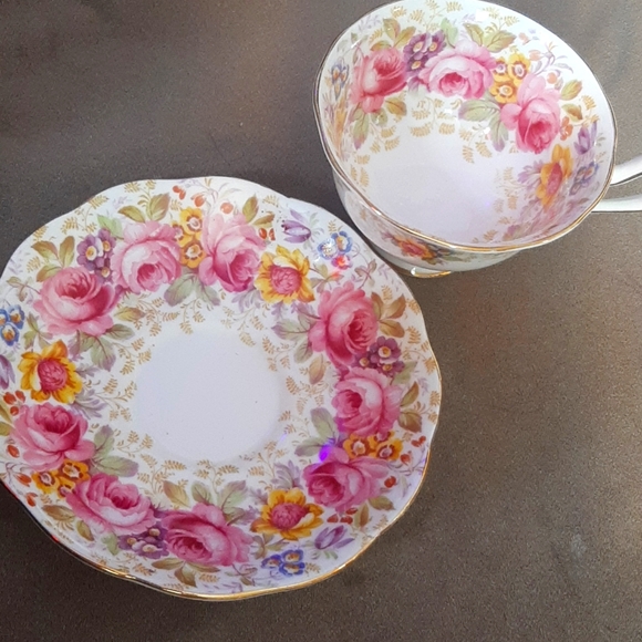 Vintage Royal Albert "Serena" cup / saucer - Picture 2 of 4